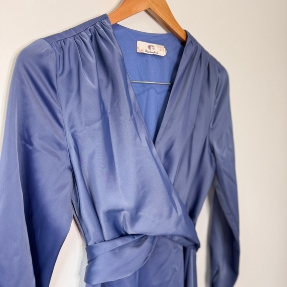 Hui Ban Fu Shi Long Sleeve V-Neck Blue Formal Dress - Picture 3 of 9